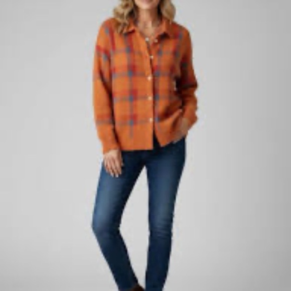 Tops - Bottom down Plaid Top